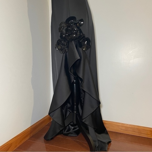 Ungaro- Black Side-Slit Sequin Flower-Embellished Gown Size 4 Evening Gown - Picture 10 of 15